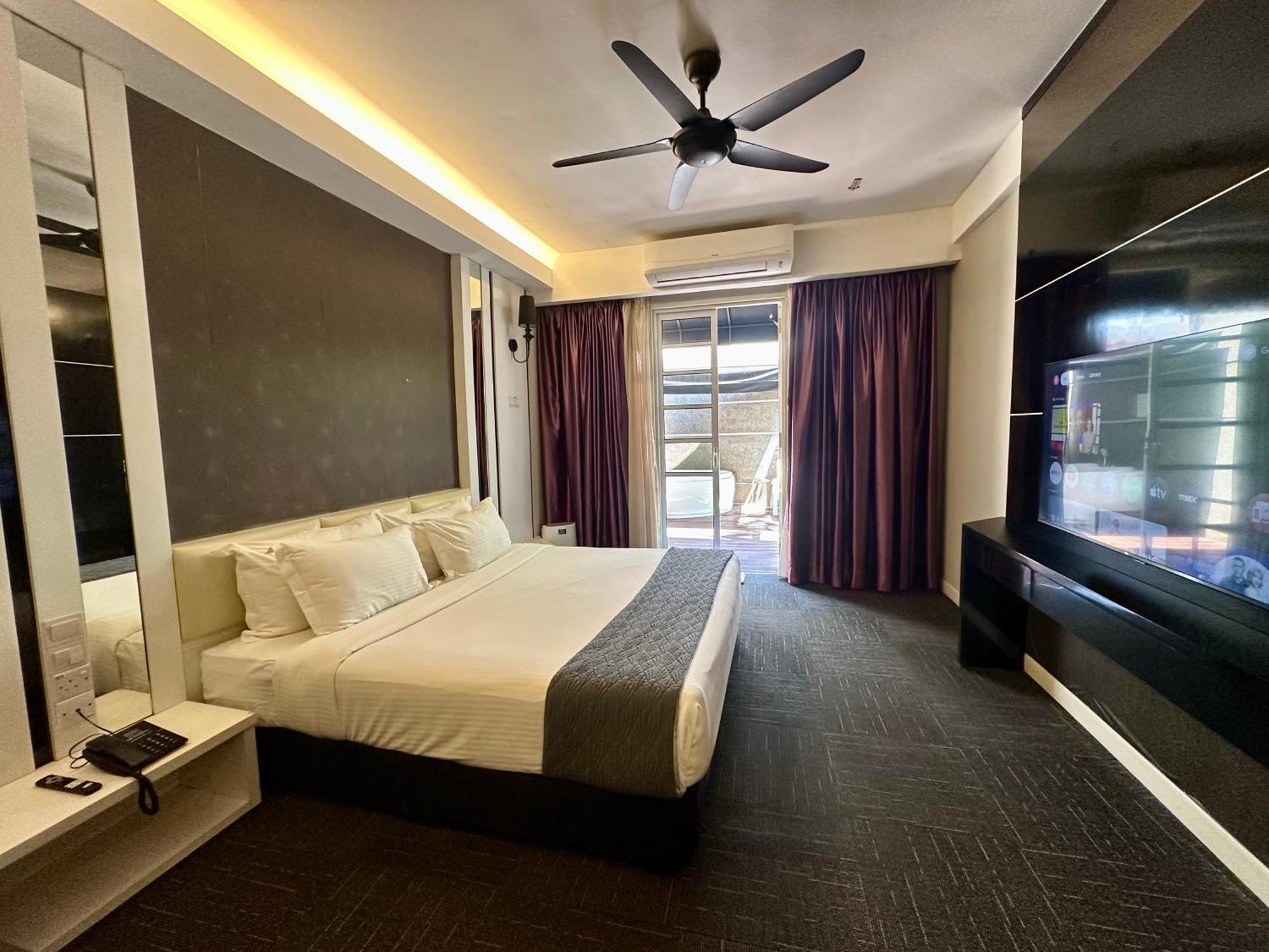 Executive Double Suite Bathtub,1669831797:JPEG