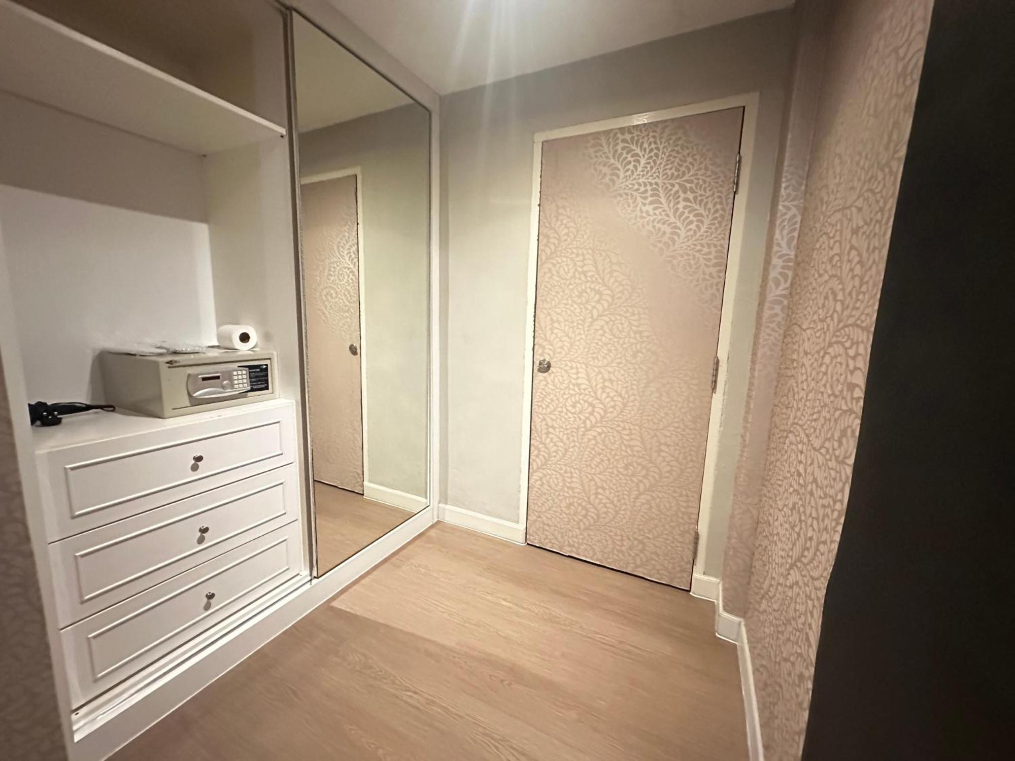 Deluxe Double Suite Bathtub,1669831857:JPEG