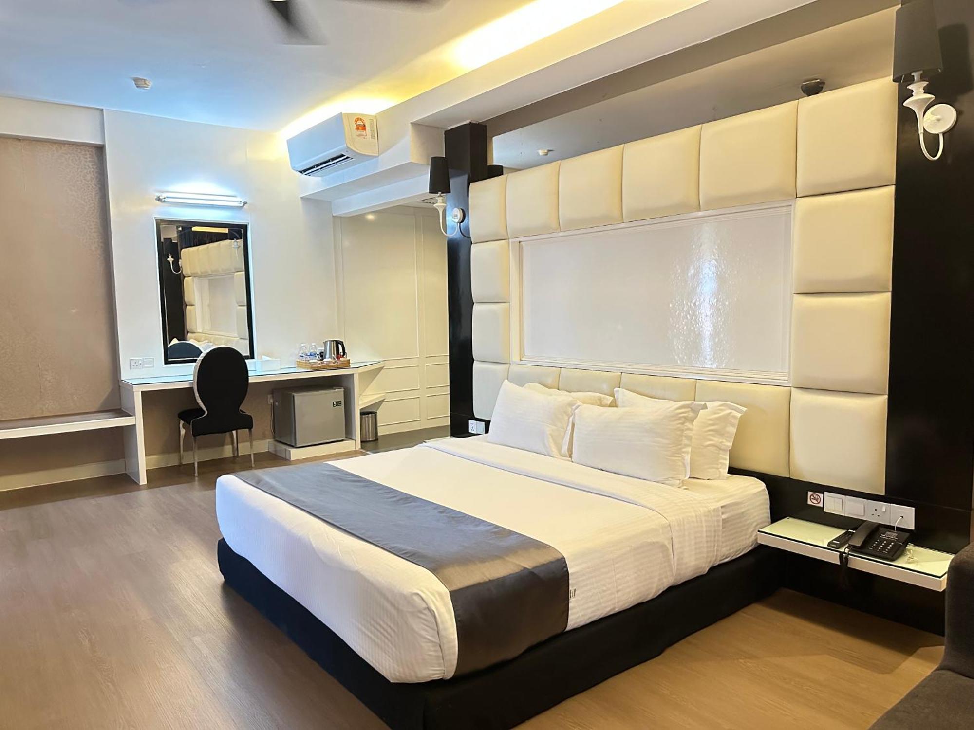 Deluxe Double Suite Bathtub,1669831851:JPEG